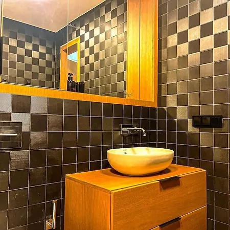 Luxury With Large Terrace In Center *