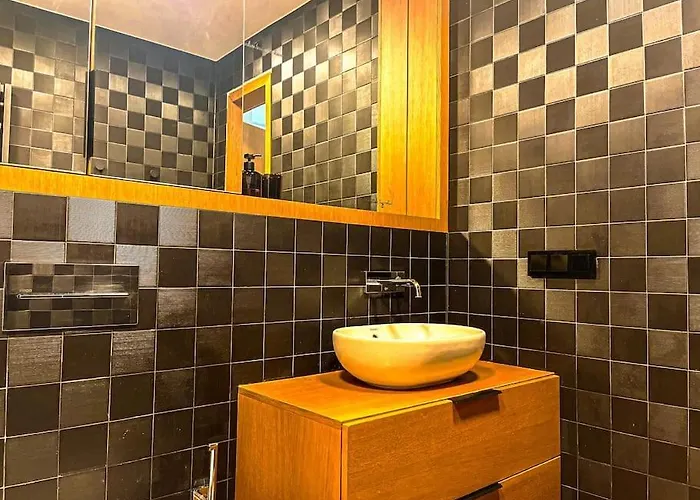 Luxury With Large Terrace In Center *